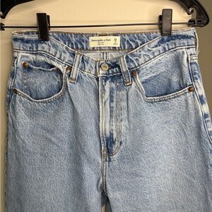 Abercrombie & Fitch The Loose High Rise Blue Denim in 26 short